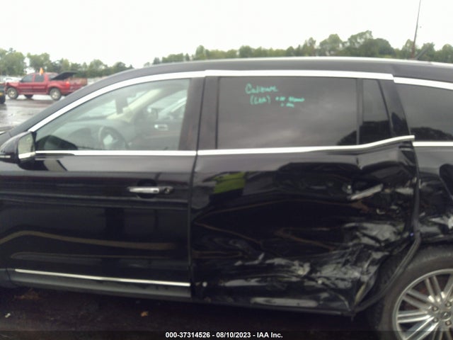 2018 Lincoln MKT, VIN: 2LMHJ5AT1JBL01690