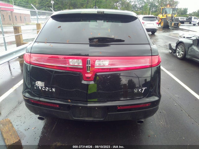 2018 Lincoln MKT, VIN: 2LMHJ5AT1JBL01690