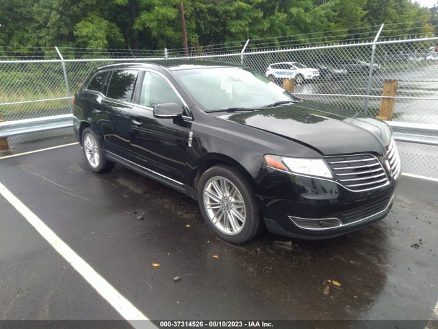2018 Lincoln MKT, VIN: 2LMHJ5AT1JBL01690