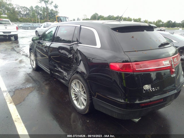 2018 Lincoln MKT, VIN: 2LMHJ5AT1JBL01690