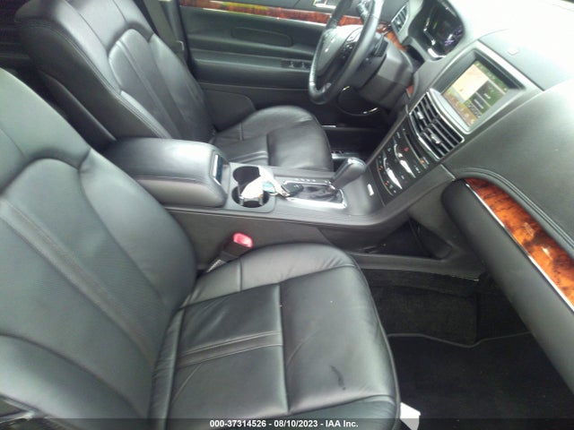 2018 Lincoln MKT, VIN: 2LMHJ5AT1JBL01690