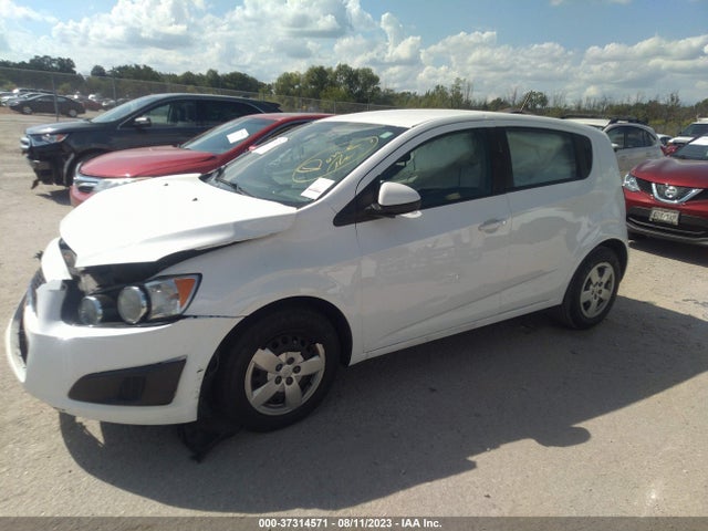 Chevrolet SONIC LS 2016 1G1JA6SH5G4105717 Image 2