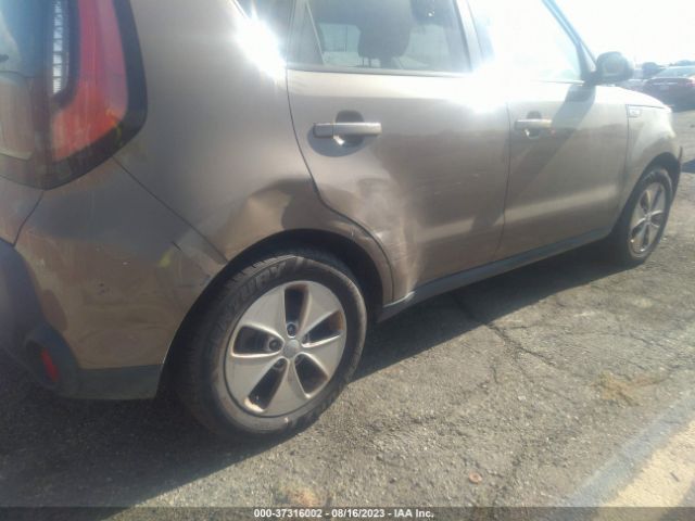 KNDJN2A27F7173130 KIA Soul Base