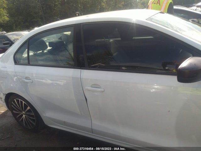 3VWD17AJ2GM367548 Volkswagen Jetta Sedan 1.8t Sport