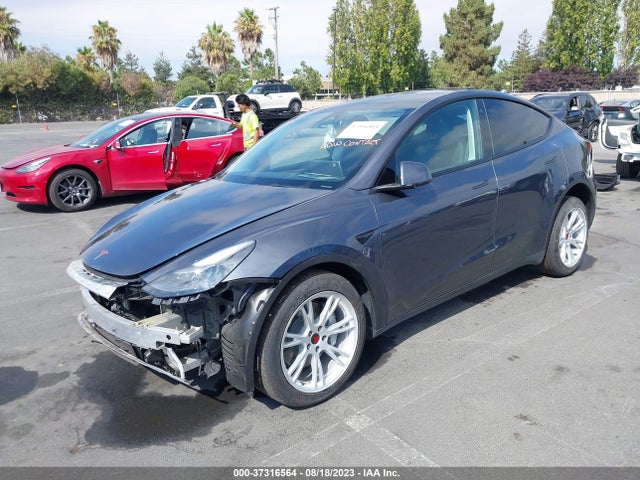 Tesla Model Y Long Range 2023 7SAYGDEE1PF739371 Image 2