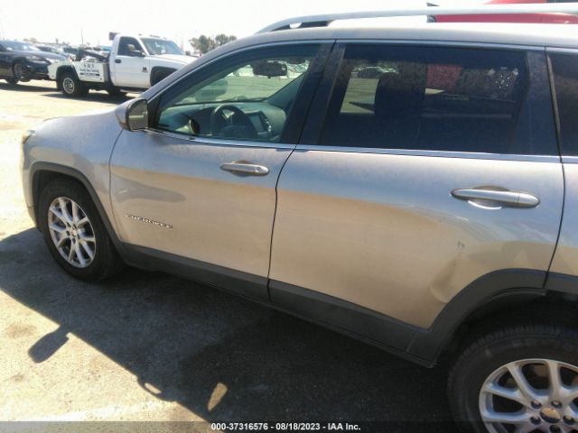 1C4PJLCS2GW330613 Jeep Cherokee Latitude