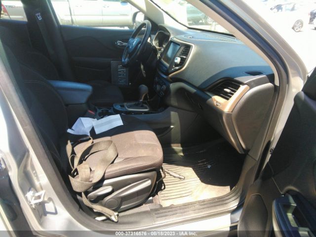 1C4PJLCS2GW330613 Jeep Cherokee Latitude