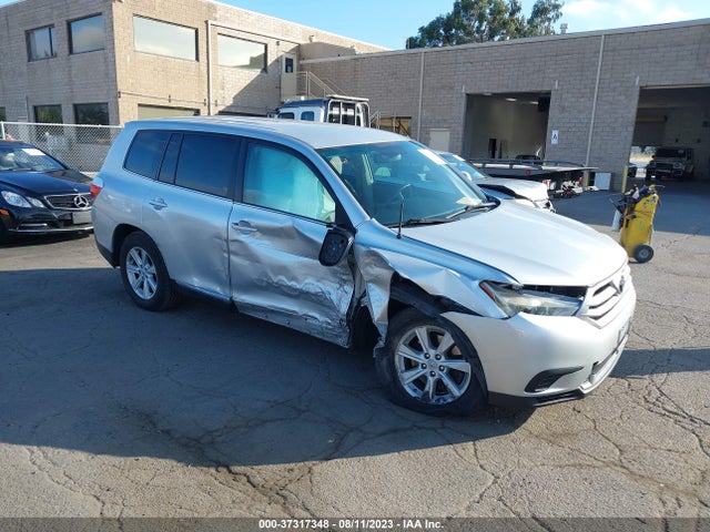 2011 TOYOTA HIGHLANDER BASE V6 VIN: 5TDBK3EH2BS050160
