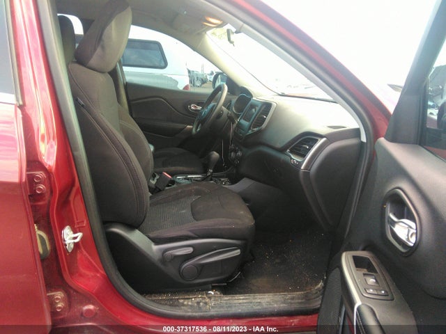 1C4PJLCB8KD122871 Jeep Cherokee Latitude