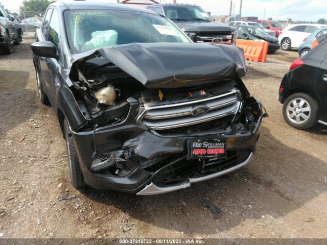 1FMCU0GD8HUA40563 Ford ESCAPE SE