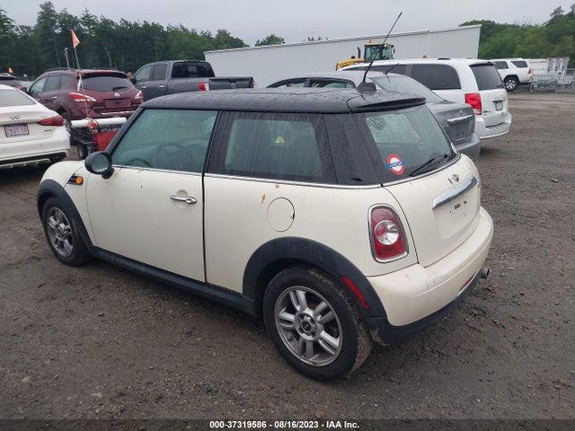 2013 MINI COOPER HARDTOP VIN: WMWSU3C50DT373370