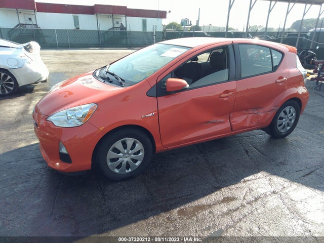 Toyota Prius C One/three/two/four 2014 JTDKDTB38E1085144 Image 2