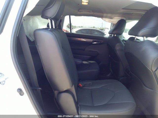 Toyota Highlander Limited 2021 5TDYZRAHXMS523823 Image 8
