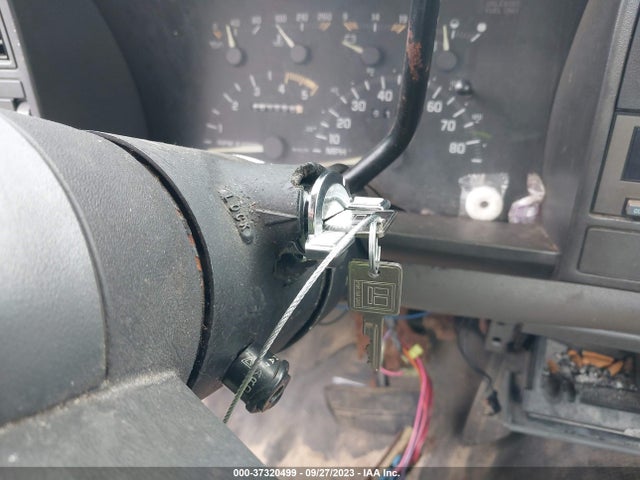 1993 CHEVROLET GMT-400 C1500 VIN: 1GCDC14Z7PZ249165