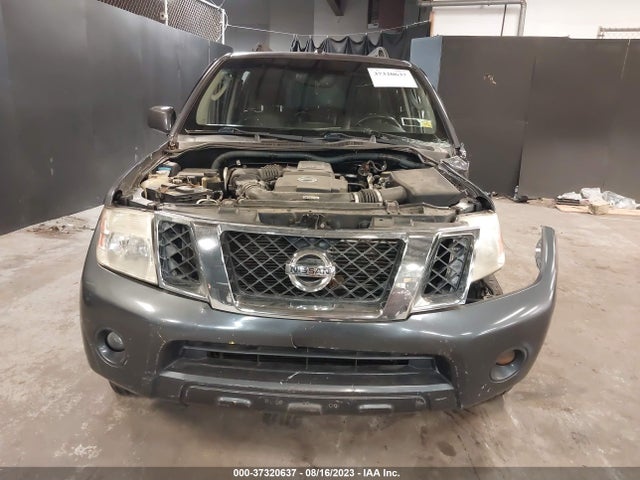 2011 NISSAN PATHFINDER SILVER VIN: 5N1AR1NB3BC605945
