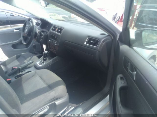 3VW2K7AJXEM355536 Volkswagen Jetta 2.0l S