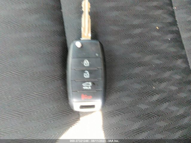 KNAFK4A69G5475624 KIA FORTE LX