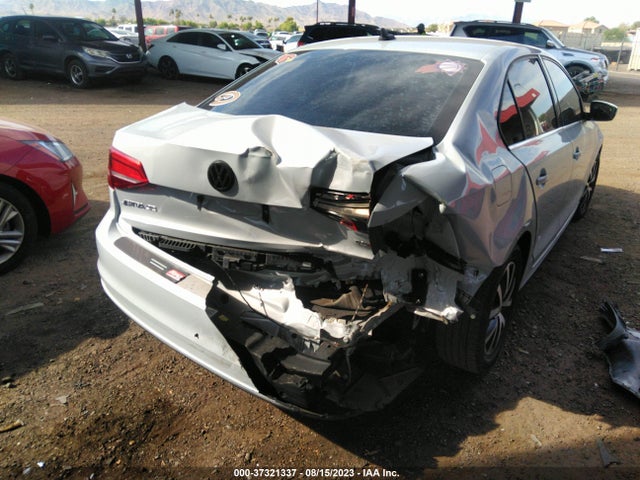 3VWDB7AJ9JM216565 Volkswagen Jetta 1.4t