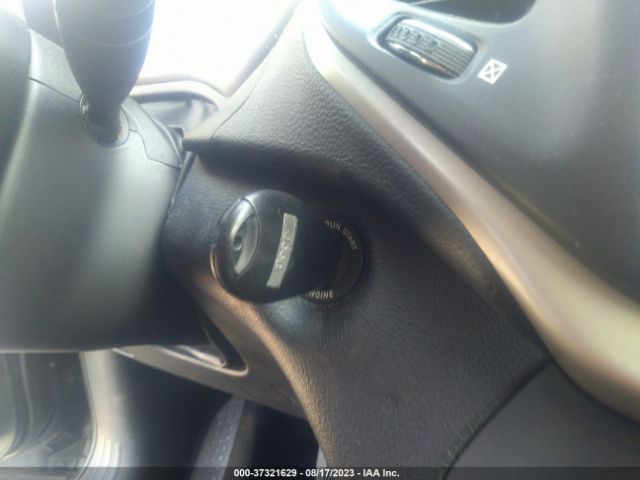 1C4PJMAB1FW667135 Jeep Cherokee Sport