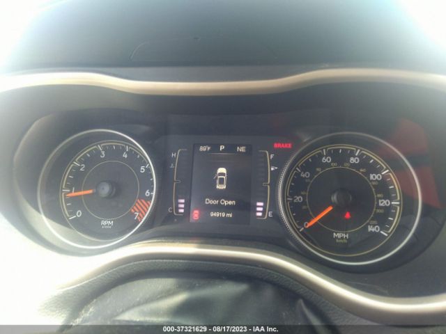 1C4PJMAB1FW667135 Jeep Cherokee Sport
