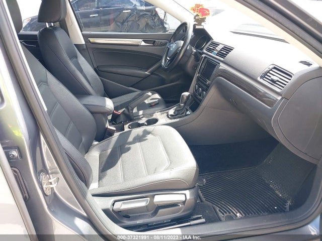1VWBA7A31JC029432 Volkswagen Passat 2.0t Se