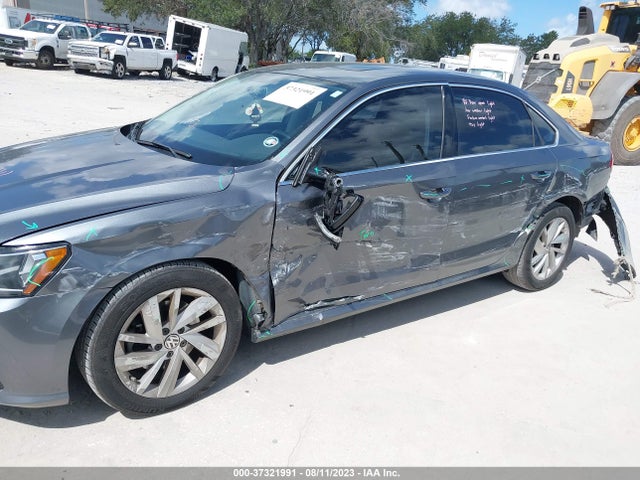 1VWBA7A31JC029432 Volkswagen Passat 2.0t Se