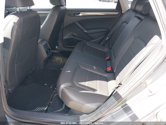 1VWBA7A31JC029432 Volkswagen Passat 2.0t Se