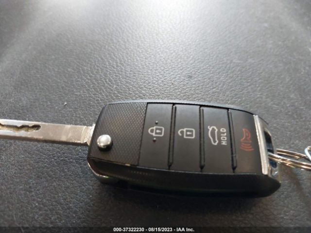 3KPA25AB7KE175805 KIA Rio 5-door S