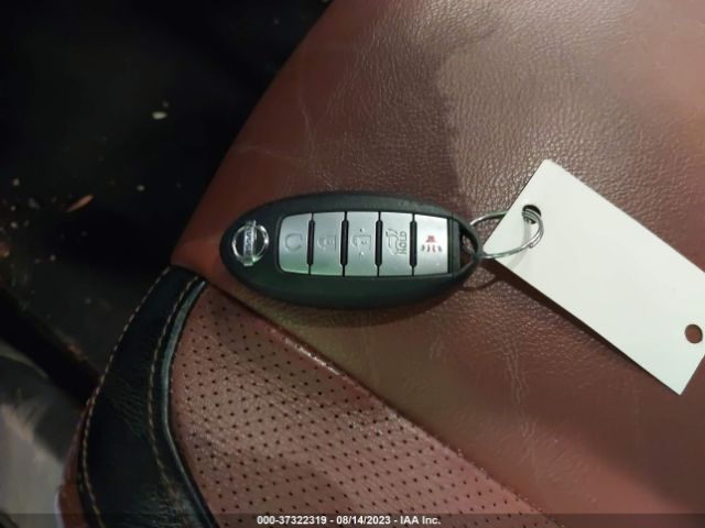 JN8AT2MV0HW018086 Nissan Rogue Sl