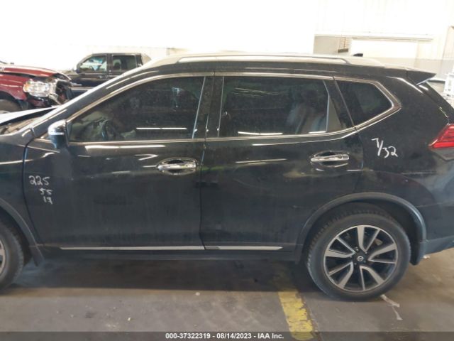 JN8AT2MV0HW018086 Nissan Rogue Sl