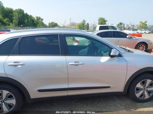 KNDCB3LC4L5428739 KIA NIRO LX