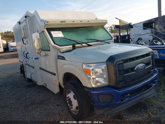 2015 Ford F-550, VIN: 1FDAF5GT3FEC27884