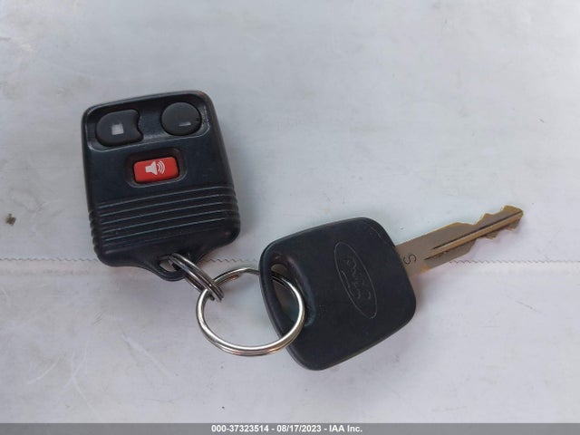 1998 FORD EXPEDITION XLT VIN: 1FMPU18L6WLB30875