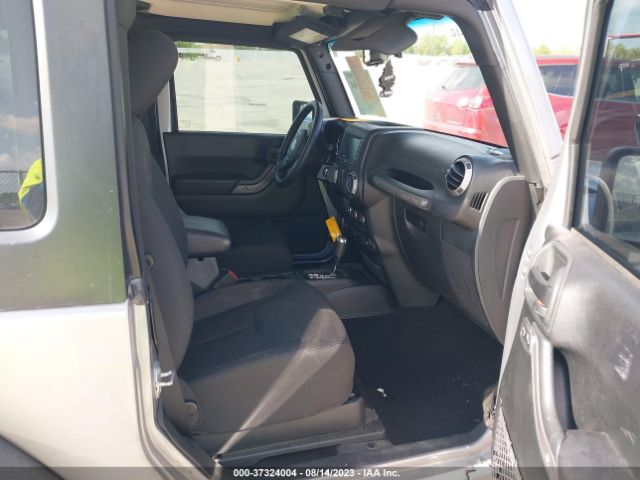 1C4AJWAG6HL730425 Jeep Wrangler Sport