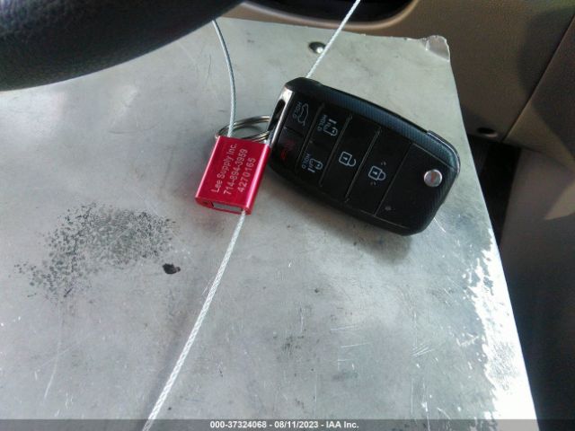 KNDMB5C12G6203797 KIA SEDONA LX