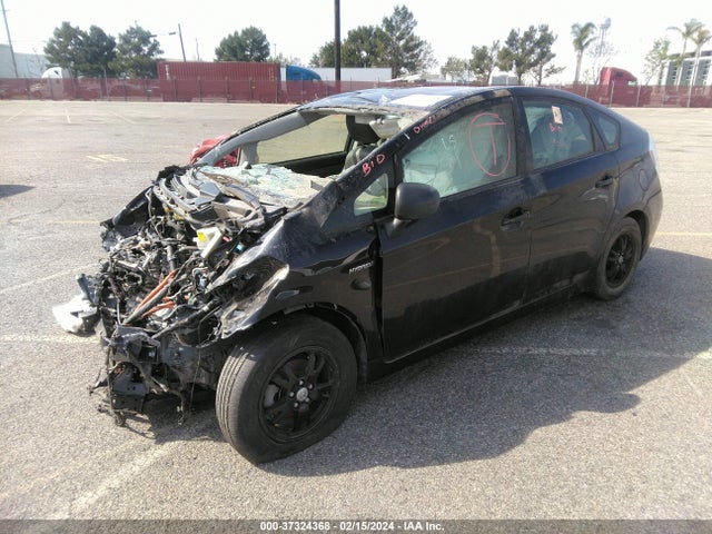 Toyota Prius Two 2014 JTDKN3DU3E0383514 Image 2