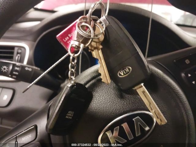 5XYPG4A50HG193932 KIA Sorento Lx V6