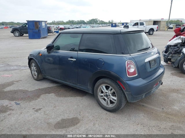2011 MINI COOPER HARDTOP WMWSU3C50BT095356 Photo 2