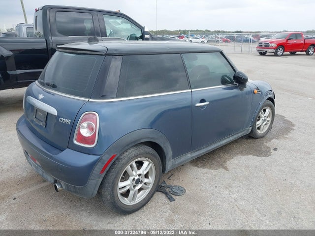 2011 MINI COOPER HARDTOP WMWSU3C50BT095356 Photo 3