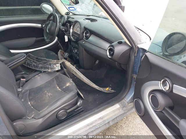 2011 MINI COOPER HARDTOP WMWSU3C50BT095356 Photo 4