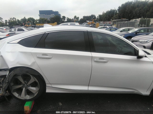 2018 HONDA ACCORD TOURING 2.0T VIN: 1HGCV2F97JA015365
