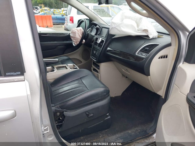2011 CHRYSLER TOWN & COUNTRY TOURING-L VIN: 2A4RR8DG6BR630823