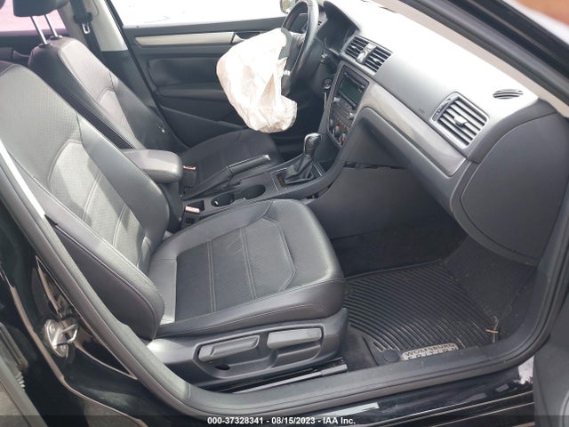 1VWAT7A37EC081109 Volkswagen Passat Wolfsburg Ed