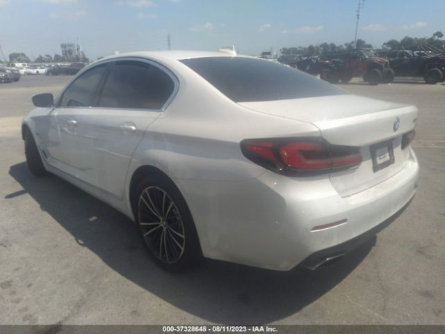 2022 BMW 5 SERIES WBA13AG08NCK31237 Photo 2