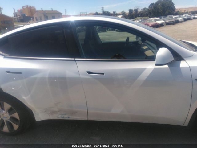 5YJYGDEE4LF028349 Tesla Model Y Long Range