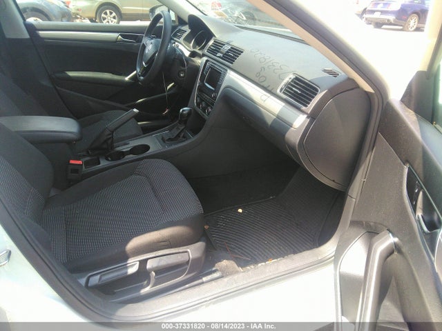 1VWAA7A37JC042746 Volkswagen Passat 2.0t S/r-line