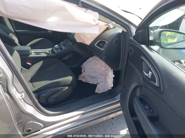 Chrysler 200 Limited 2016 1C3CCCAB0GN135115 Image 5