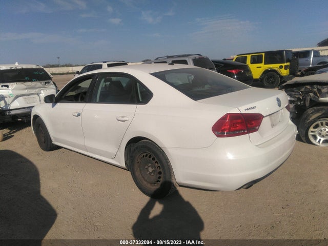 1VWAT7A33FC076393 Volkswagen Passat 1.8t S
