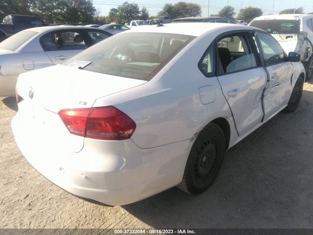 1VWAT7A33FC076393 Volkswagen Passat 1.8t S