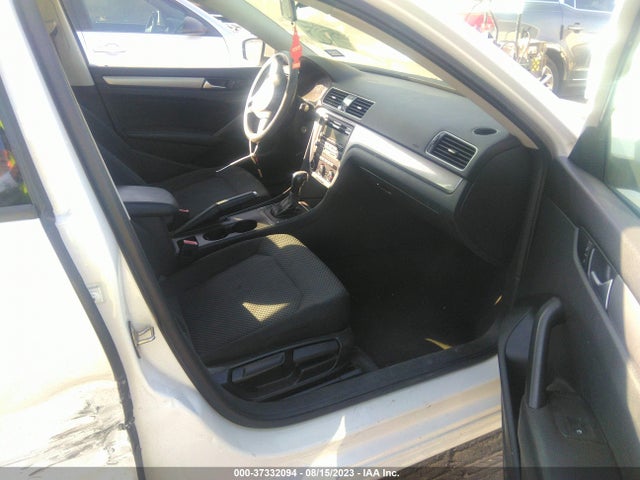 1VWAT7A33FC076393 Volkswagen Passat 1.8t S